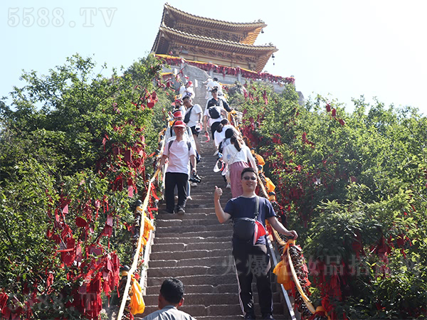遠(yuǎn)赴人間驚鴻宴 一睹人間盛世顏 遠(yuǎn)赴人間驚鴻宴 一睹人間盛世顏